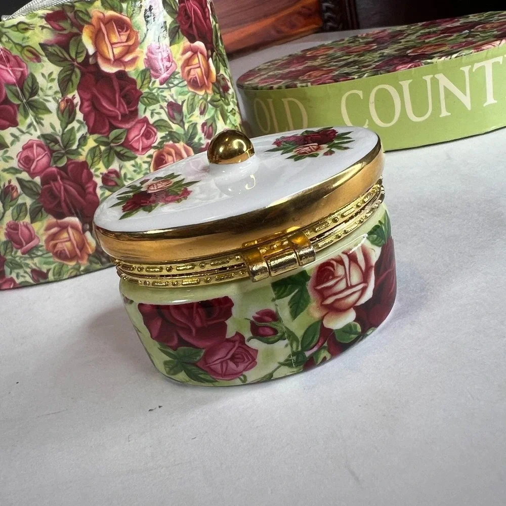 Royal‎ Albert Old Country Roses Trinket Box Oval Original Box 2003